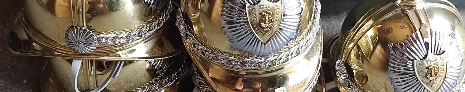 κτίριο Liston στην Κέρκυρα με παραδοσιακά φανάρια